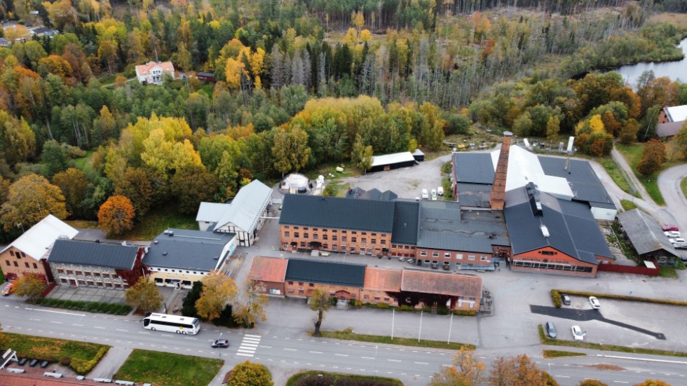 En vy över glasbruksområdet i Rejmyre.