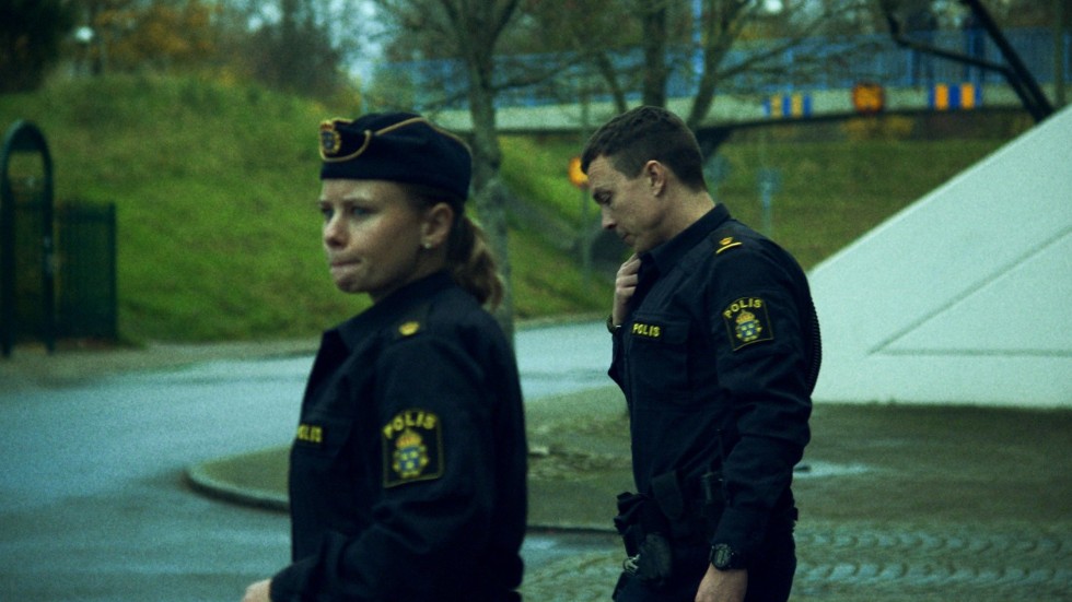Det har tagit slut mellan Sara (Amanda Jansson) och Magnus (Oscar Töringe) i "Tunna blå linjen".