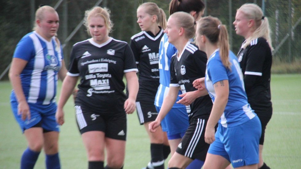 Fanna säkrade kontraktet och Emma Karlsson (mitten) gjorde två mål. 