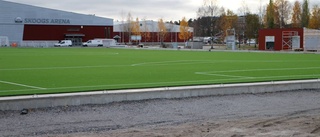 Hallen försenas