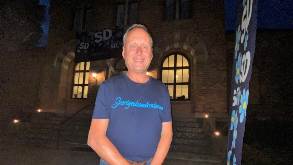 Lars Wistedt (SD) var glad för valframgångarna både på riksplanet och lokalt - och vill nu sitta med i ett högerstyre i Enköping.