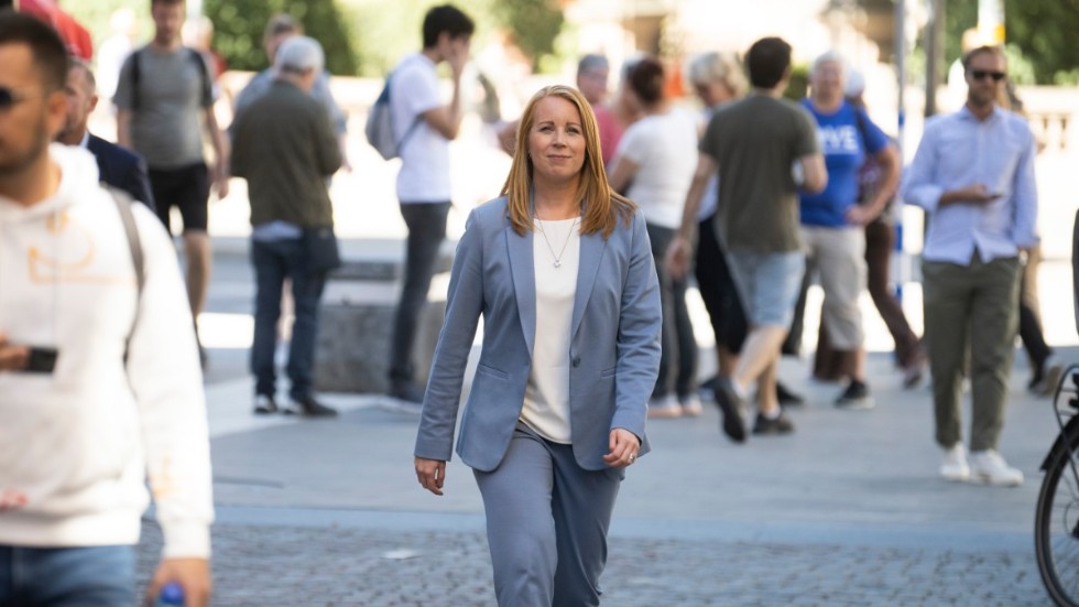 Annie Lööfs uttalande efter valet om att ”det fanns en lättnad över att inte ha kommit till skada” får aldrig normaliseras, skriver de bägge socialdemokraterna Annika Strandhäll och Camilla Egberth.
