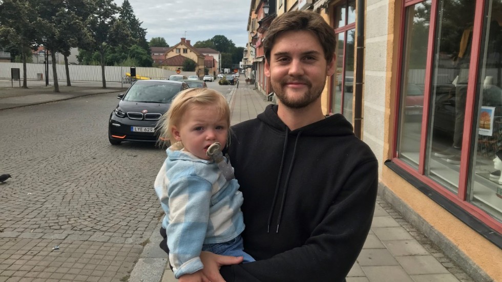 Dennis Lönnholm och dottern Cleo.