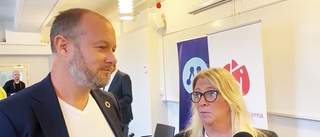 TV: S och M höll presskonferens om samarbetet • ”Inte problematiskt” • Se sändningen i efterhand