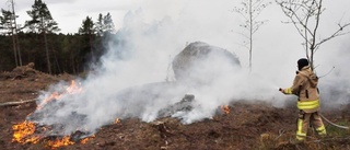 Skogsbrand i besvärlig terräng