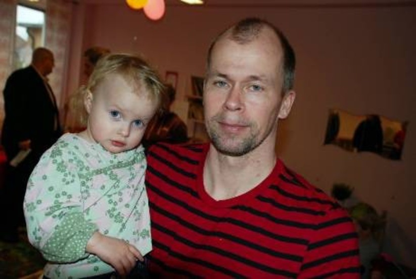 Lina Andersson, 1,5 år, och pappa Kjell var två av besökarna.