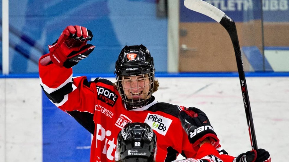 FLER MÅL I SIKTE. Jonathan Harju hann göra två mål på sex matcher som junior i Piteå. Nu återvänder han och vi kan säkert räkna med ännu fler fullträffar i vinter.