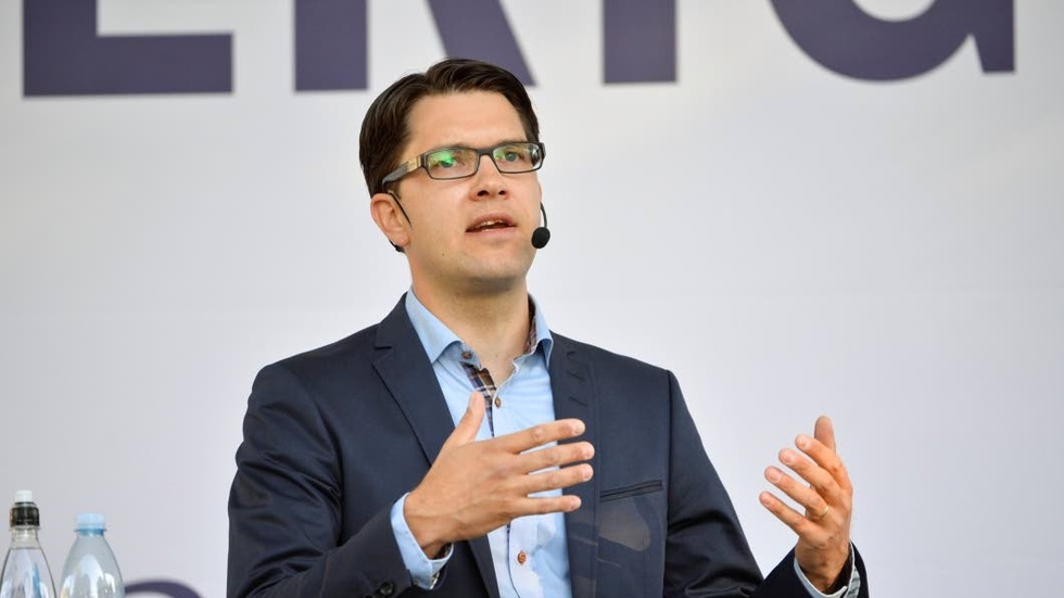 I nio fall av tio röstar Jimmie Åkessons parti med alliansregeringen.