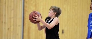 Trots värmeyra – hallen fylld av basketspelare