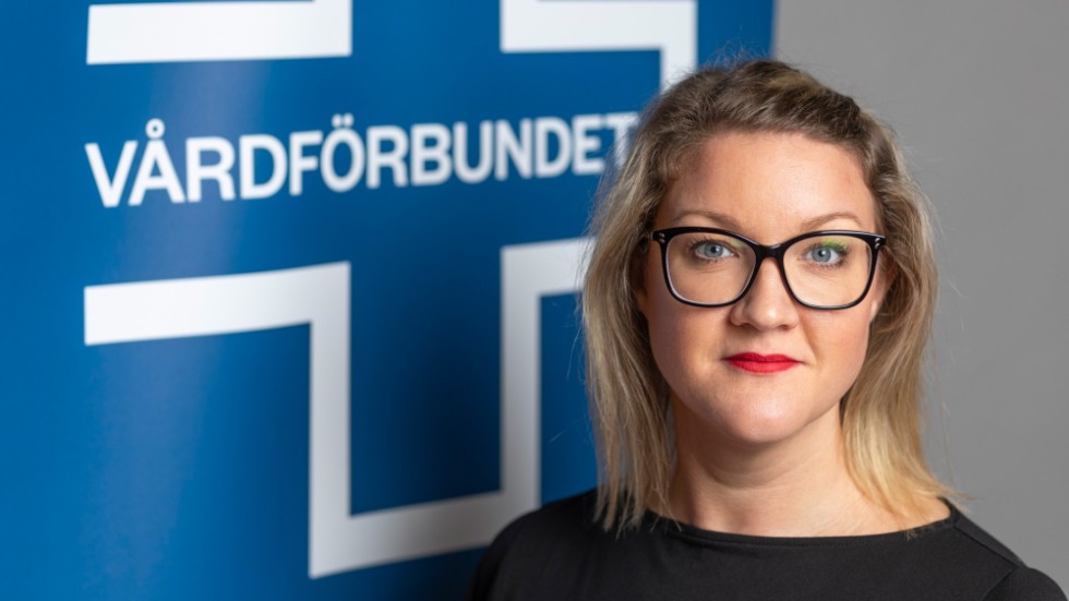 Emma Klingvall är avdelningsordförande för Vårdförbundet i Östergötland  och även ledamot i förbundsstyrelsen. I sin artikel varnar hon för den stora bristen på röntgensjuksköterskor i Sverige i allmänhet och i synnerhet här i Östergötland. 