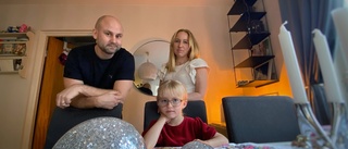 Michelle, 5, fastnade med huvudet i möbelkedjans dörr: "Rätt över tinningarna" ✓Hjärnskakning ✓Krossade glasögon