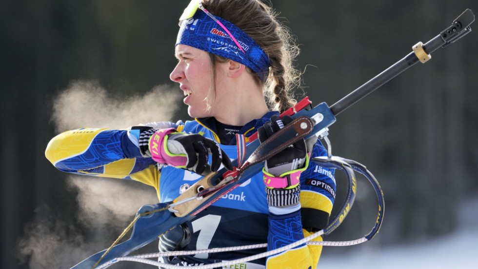 Elvira Öberg har två raka segrar Pokljuka.