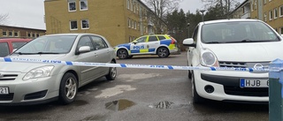 Slogs blodig och hotades till döden under brutalt rån