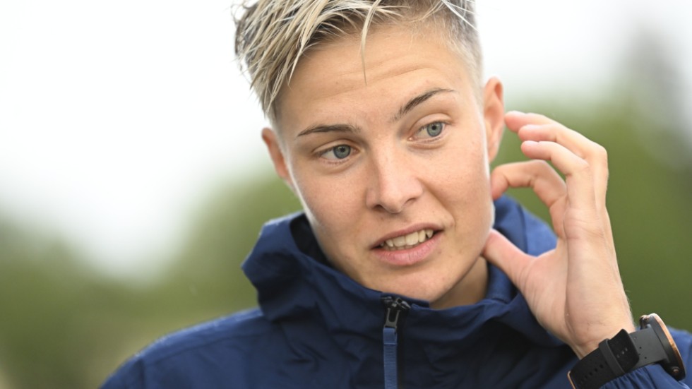 Lina Hurtig kan inte spela tisdagens landskamp mot Tyskland i Duisburg och reser hem till London och klubblaget Arsenal. Arkivbild.