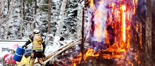 Villa totalförstörd i brand – ägaren fick hoppa ut genom fönstret