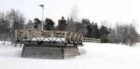 Tar över stranden och bryggan