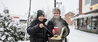 Rykande het köttsoppa till stöd för Ria Oasen