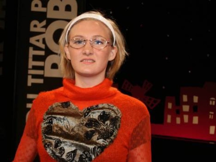 Sissela Benn slog igenom som fjortistjejen Filippa Bark i SVT:s pratshow "Robins".