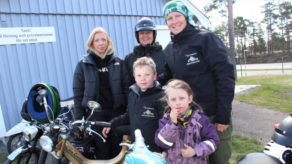 Klara Lindqvist, Susanne Johansson, Emma Silfverduk och barnen Charlie Silfverduk och Astrid Lisa Uddman.