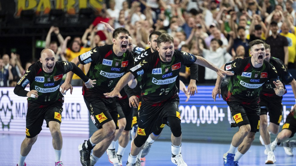 Magdeburg-spelarna firar avancemanget till finalen.