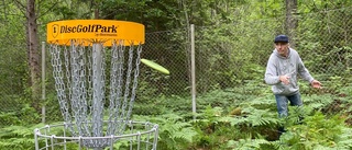 Efter två års väntan – här testas nya discgolfbanan 