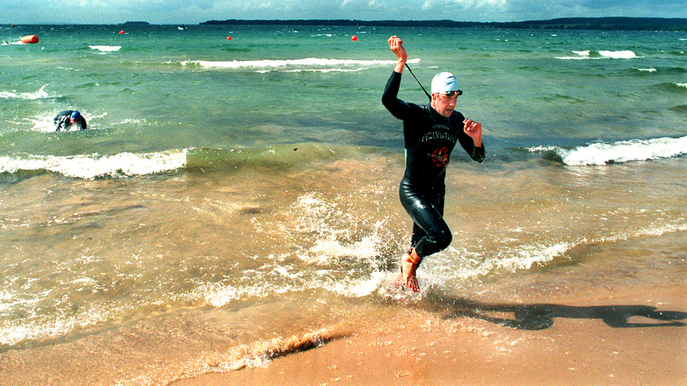 Specialidrottslärare i triathlon, Joakim Willén, säger att det finns många obesvarade frågor om varför Motala inte längre kommer att få bedriva utbildning i Motala.