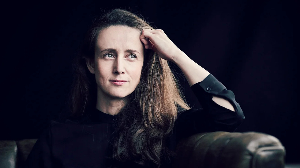 Dirigenten Jessica Cottis, som hösten 2023 dirigerade operan The Death of Klinghoffer på Norrlandsoperan, gästade Sara kulturhus.
