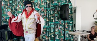 Elvis stormade in på scenen under vårmöte