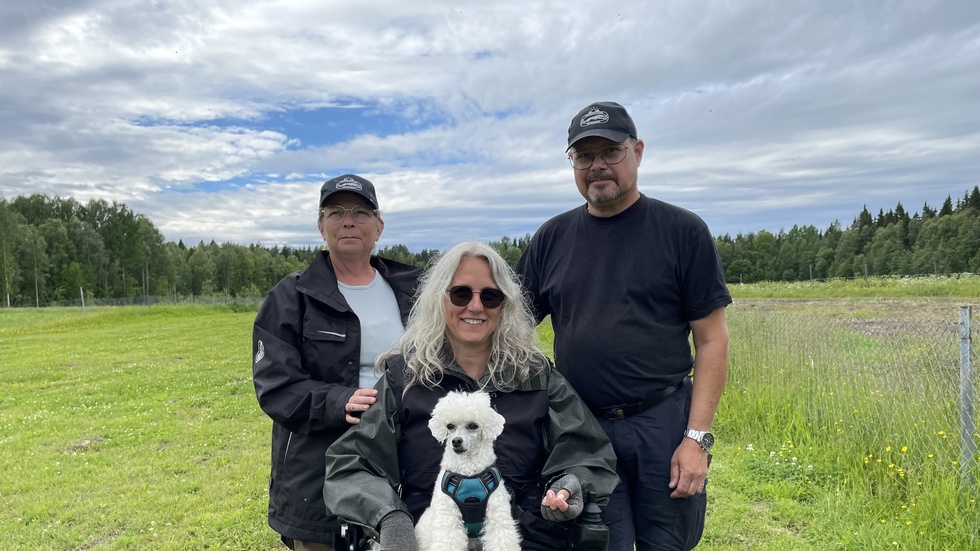 Marita Pettersson, marknadsansvarig, Soili-Jeanette Karppinen, styrelseledamot och Janne Ylivainio, ordförande Norrbottens Hundkapp, vill att alla ska känna sig välkomna till Bodens Hundcenter. 