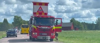 Buss fattade eld – vägen stängdes av