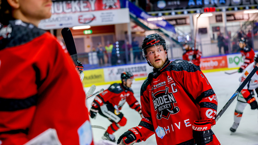 Felix Dahlroth och hans lagkamrater tar sig an Luleå Hockey.