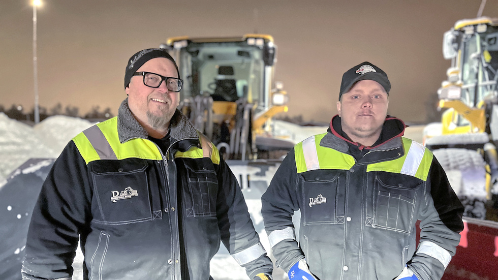 Christer Piironen och Linus Piironen hyllas nu som ploghjältar. Far och son, tillika arbetskamrater, är hedrade av Kirunabornas hyllningar.