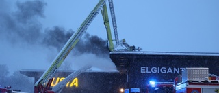 Storbrand på Elgiganten: "Totalförstört"