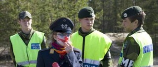 Militärer satte stopp för clownarmé