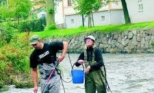 Daniel och Ewa 
mätte öringar 
i Storåns ström