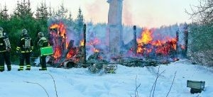 Svårnått hus hann brinna ned till grunden