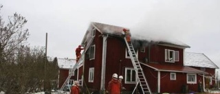 Barnfamilj räddad vid husbrand i Hulta