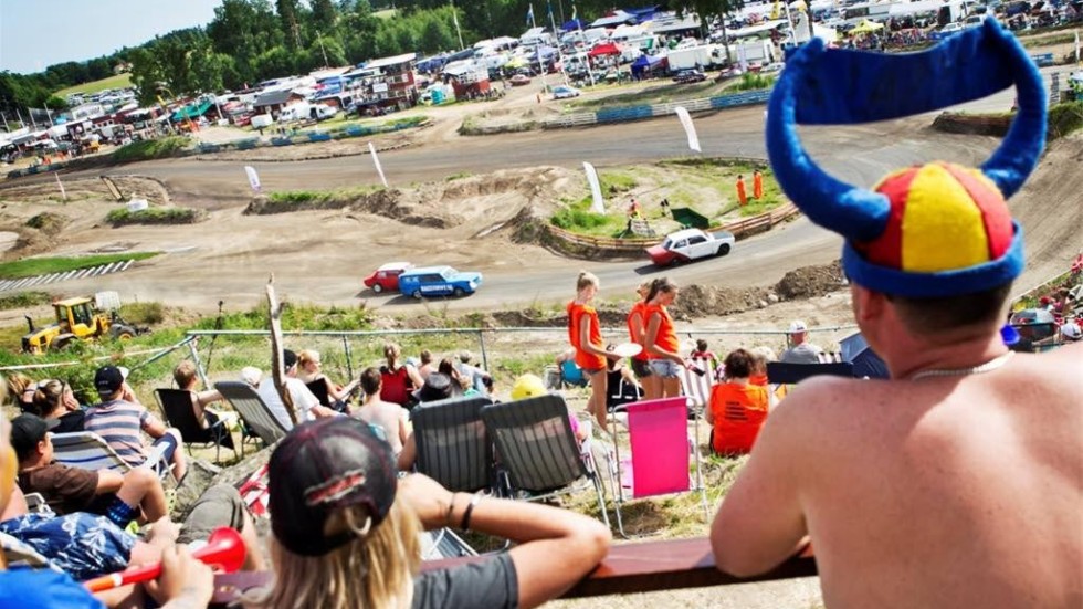 Det var riktigt hett på Dunteberget när Folkracefestivalen gick in på dag två. Hemmaförarna Felicia Häggberg och P-A Boberg tog sig båda vidare till finalerna.