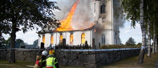 Kyrka totalförstörd i brand