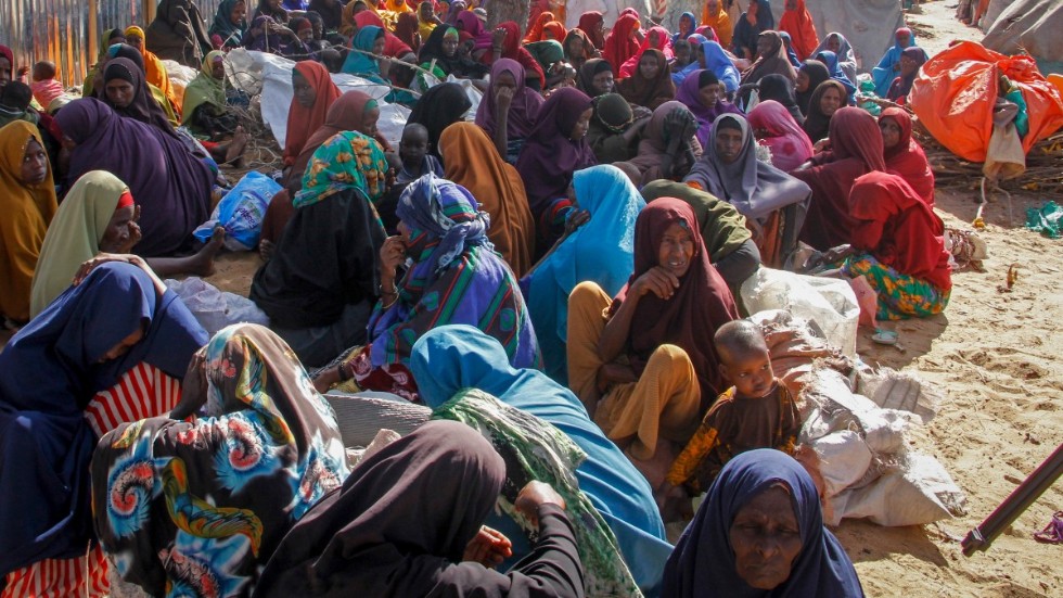 Somalier som lämnat sina hem på grund av torkan i tillfälliga läger i utkanten av huvudstaden Mogadishu. Bild från början av februari.