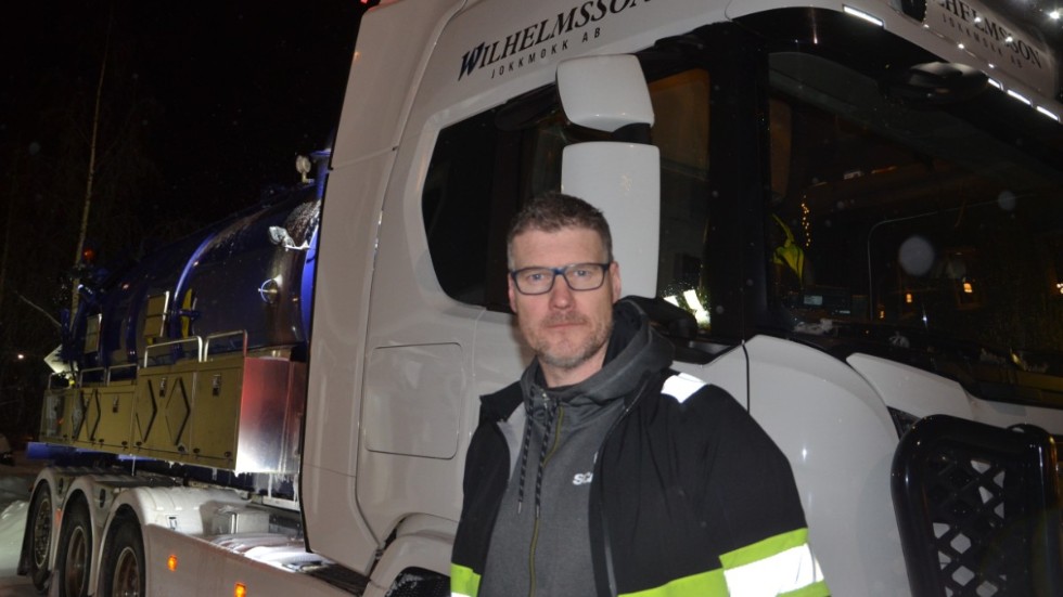 Kent Wilhelmsson kör tank- och slambilen i Jokkmokks kommun.
