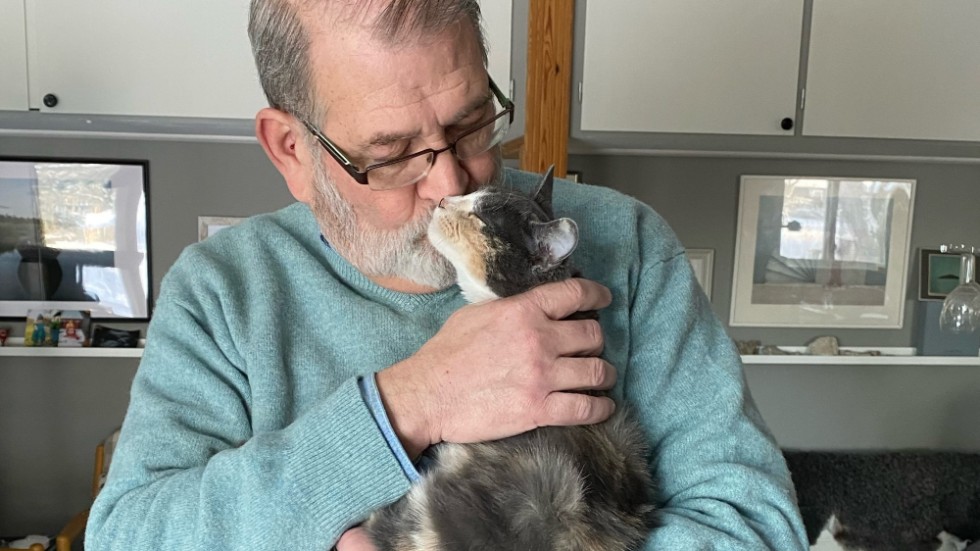 Peter Norman och lilla Lucky, hon har förlåtit honom för den otäcka kloklippningen.