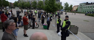 VIDEO: Publiken överröstar Paludan på Vaksala torg