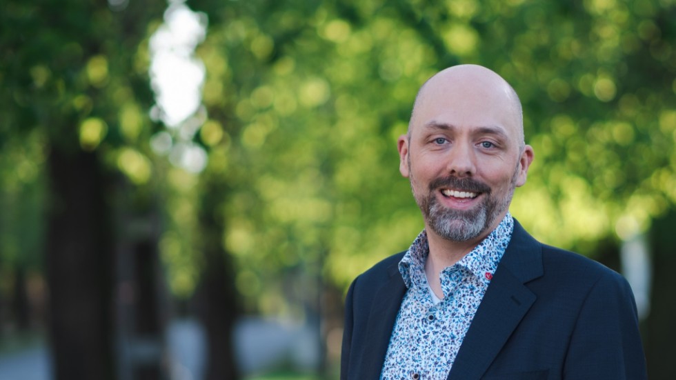 Glad idag. Nicklas Lundström (V) tog initiativet om utomhusrullator till den som har rätt till inomhusrullator och fick hela vård- och omsorgsnämnden med sig.