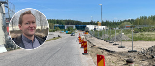 Ansträngd trafiksituation på Lövåsen skapar irritation – felparkerade lastbilar en av orsakerna