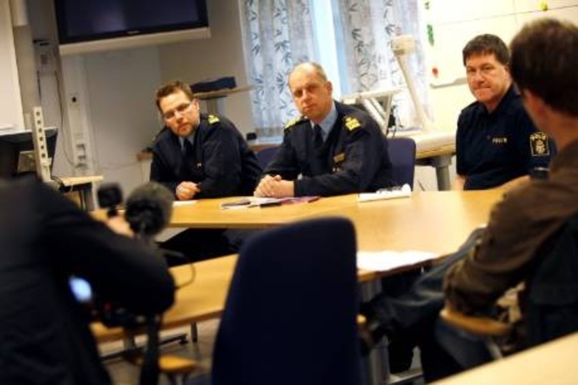 Polisen höll presskonferens på eftermiddagen. Från vänster syns förundersökningsledaren Fredrik Persson, i mitten t.f. länspolismästare Johan Grenfors och till höger kriminalkommissarie Magnus Frank.