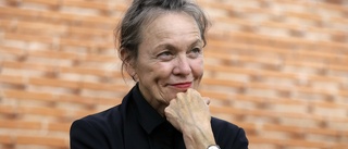 Laurie Anderson spelar på Cirkus