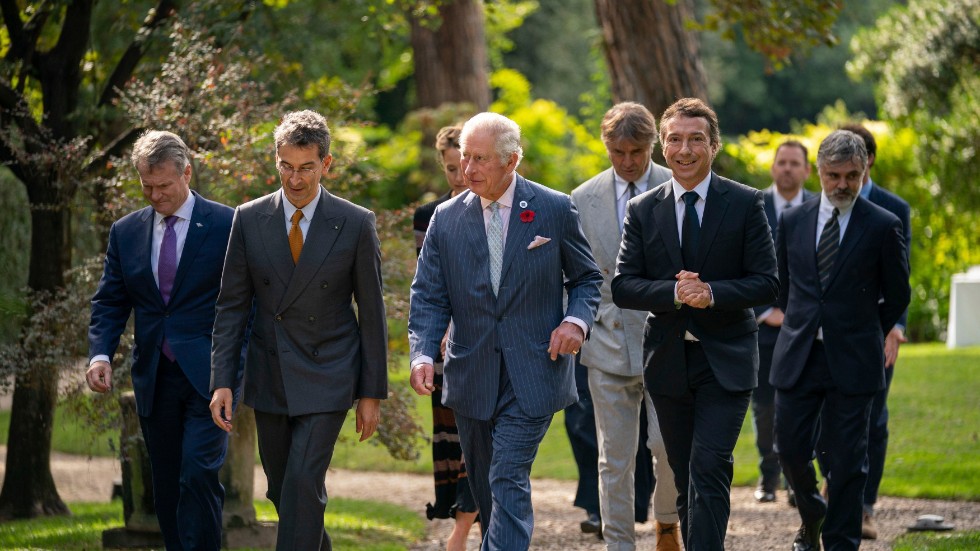 Storbritanniens Prins Charles, i mitten, har vädjat till deltagarna på G20-mötet att agera kraftfullt för allas framtid.