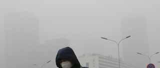 Smog stänger vägar och lekplatser i Peking