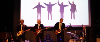 De hyllar The Beatles i en show